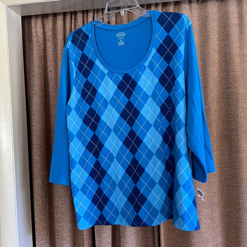 Women’s sweater looking shirt